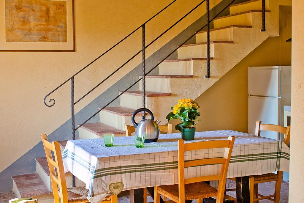 בית הארחה Terricciola 	Borgo Fajani מראה חיצוני תמונה